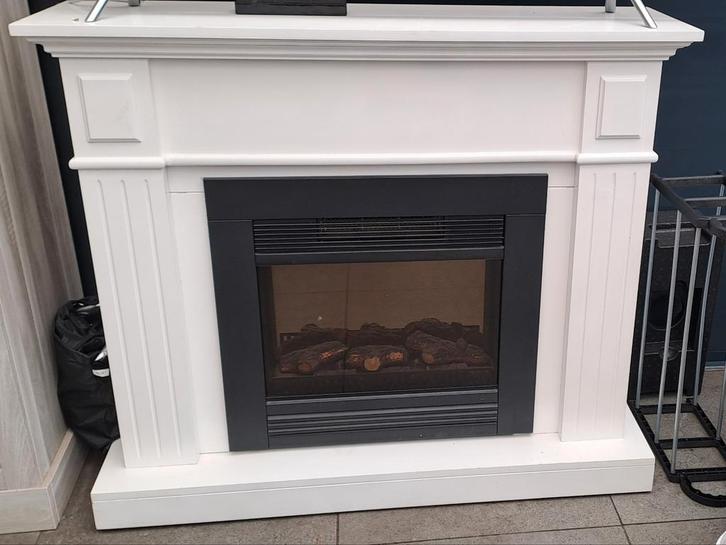Lengte 100 breedte 1.19 Elektrische haard met witte schouw, Huis en Inrichting, Haarden, Zo goed als nieuw, Elektrische haard