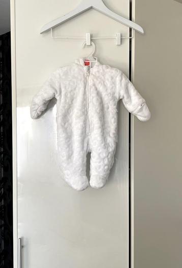 ZGAN: heerlijk warm fluffy borg pakje, wit met relief; mt 62 beschikbaar voor biedingen