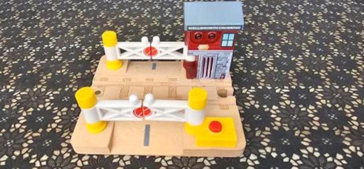 thomas de trein hout spoorweghuis, Kinderen en Baby's, Speelgoed | Thomas de Trein, Zo goed als nieuw, Ophalen of Verzenden