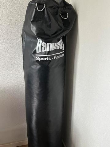 Boxbal met boxhandschoenen tekoop  beschikbaar voor biedingen