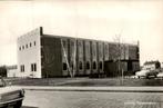 Stiens - Gemeentehuis, Verzamelen, Ansichtkaarten | Nederland, Verzenden, 1960 tot 1980, Ongelopen, Friesland