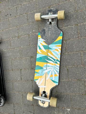 Longboard decathlon in goede staat beschikbaar voor biedingen