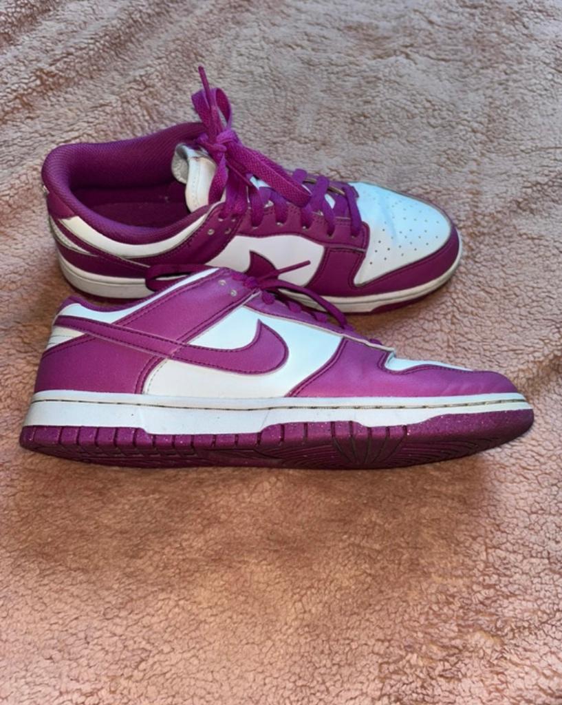 Nike dunks low, Kleding | Dames, Schoenen, Ophalen, Nike, Sneakers of Gympen, Roze