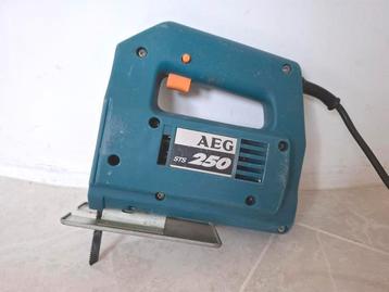 AEG STS250 decoupeerzaagmachine met zaagblad beschikbaar voor biedingen