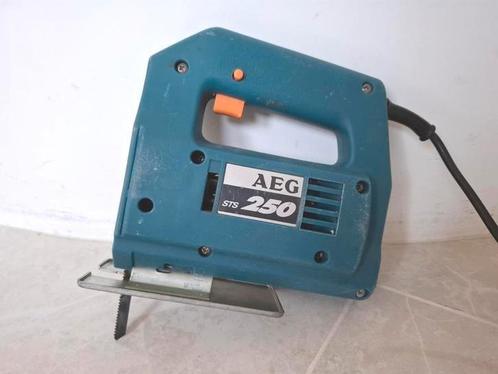 AEG STS250 decoupeerzaagmachine met zaagblad, Doe-het-zelf en Verbouw, Gereedschap | Zaagmachines, Gebruikt, Decoupeerzaag, Minder dan 600 watt