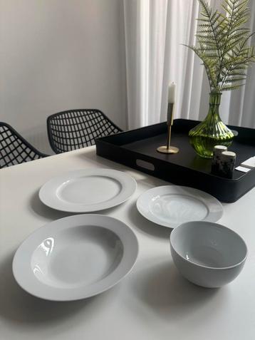 White Basics Servies beschikbaar voor biedingen