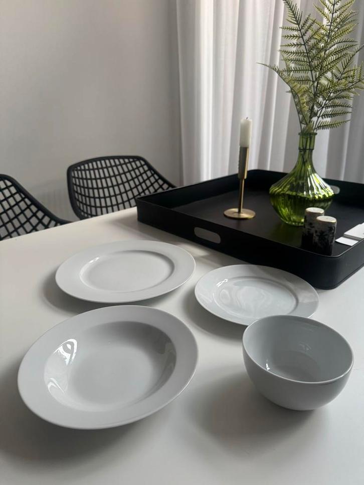 White Basics Servies, Huis en Inrichting, Keuken | Servies, Gebruikt, Compleet servies, Effen, Keramiek, Ophalen