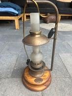 Antieke Lamp met Houten Voet en Messing Details, Ophalen