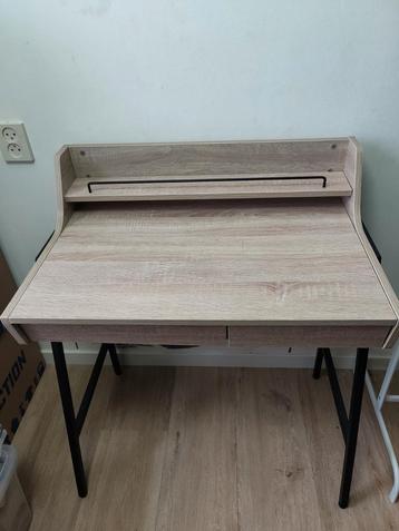 Bureau 80cm breed beschikbaar voor biedingen