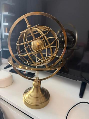 Decoratieve Wereldbol van Metaal beschikbaar voor biedingen