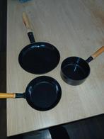 3 kleine  pannetjes, Huis en Inrichting, Keuken | Potten en Pannen, Ophalen of Verzenden, Gebruikt, Gietijzer, Pannenset