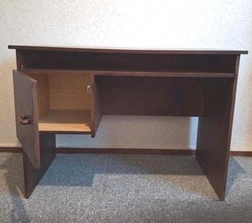 Gebruikt Bureau met Opbergruimte beschikbaar voor biedingen