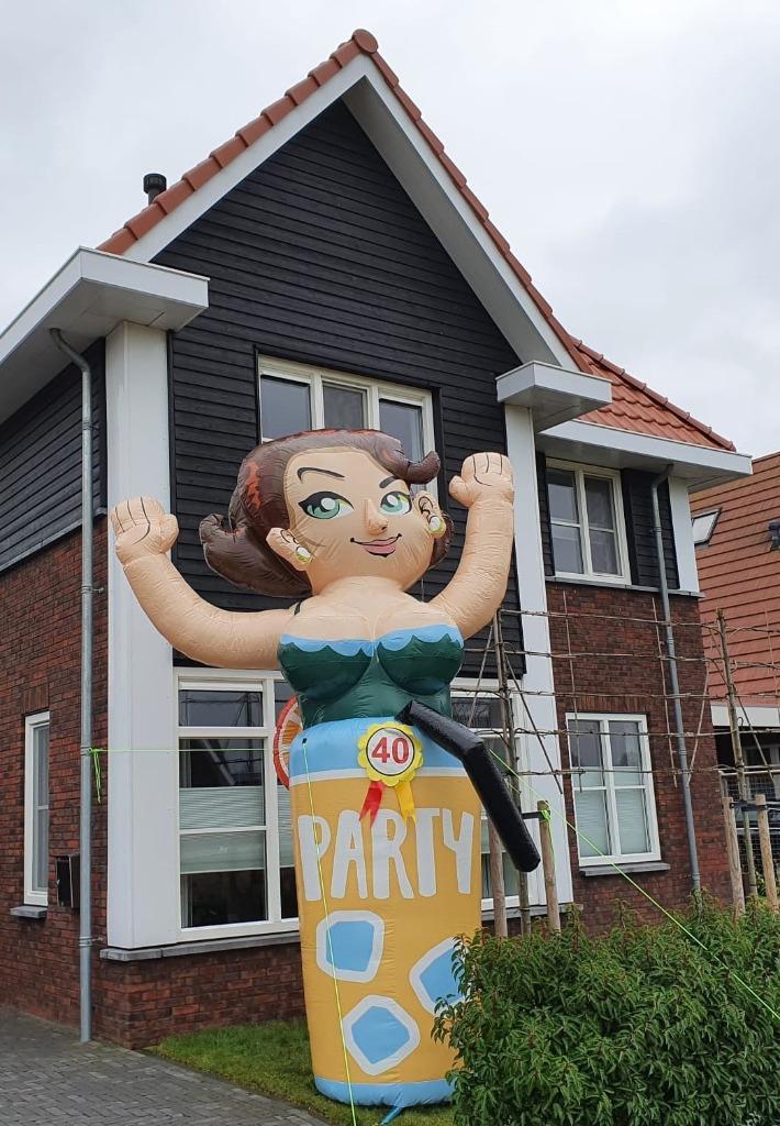 Sarah feestpop te huur Cocktail, Hobby en Vrije tijd, Feestartikelen | Verhuur, Gebruikt, Abraham of Sarah, Ophalen