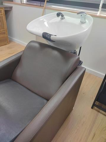 Bruine wasunit beschikbaar voor biedingen