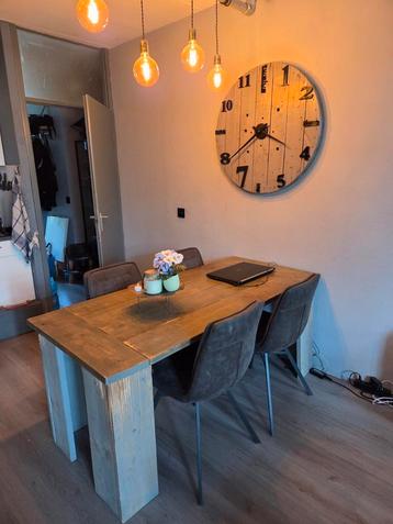 Steigerhouten eettafel beschikbaar voor biedingen