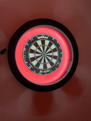 Complete darts set lees omschrijving €250 beschikbaar voor biedingen