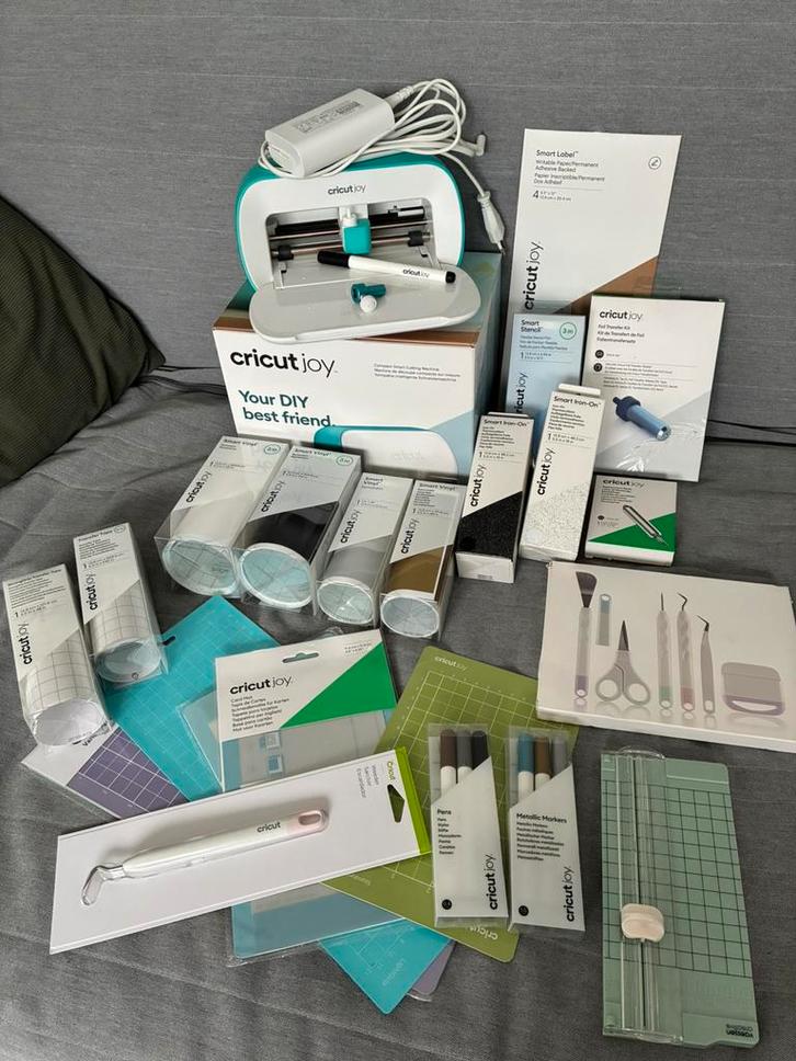Cricut Joy + vele vele extra’s: vinyl/adapters/kaart-mat enz, Hobby en Vrije tijd, Overige Hobby en Vrije tijd, Gebruikt, Ophalen