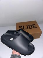 adidas Yeezy Slide Granite maat 46, Nieuw, Slippers, Ophalen of Verzenden, Zwart