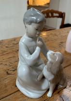 Lladro beeldje kind met hondje in pastelkleuren, Ophalen, Zo goed als nieuw, Mens