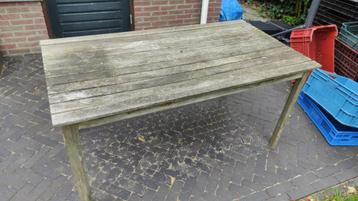 Gratis tuintafel beschikbaar voor biedingen