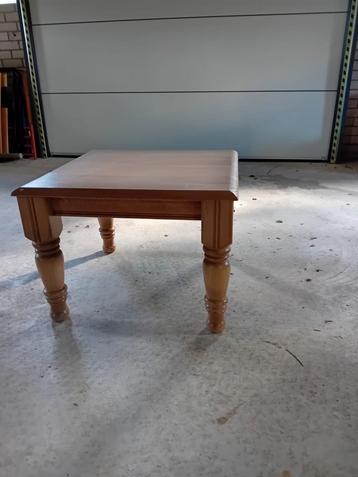 Eikenhouten tafeltje - 62x62 cm beschikbaar voor biedingen