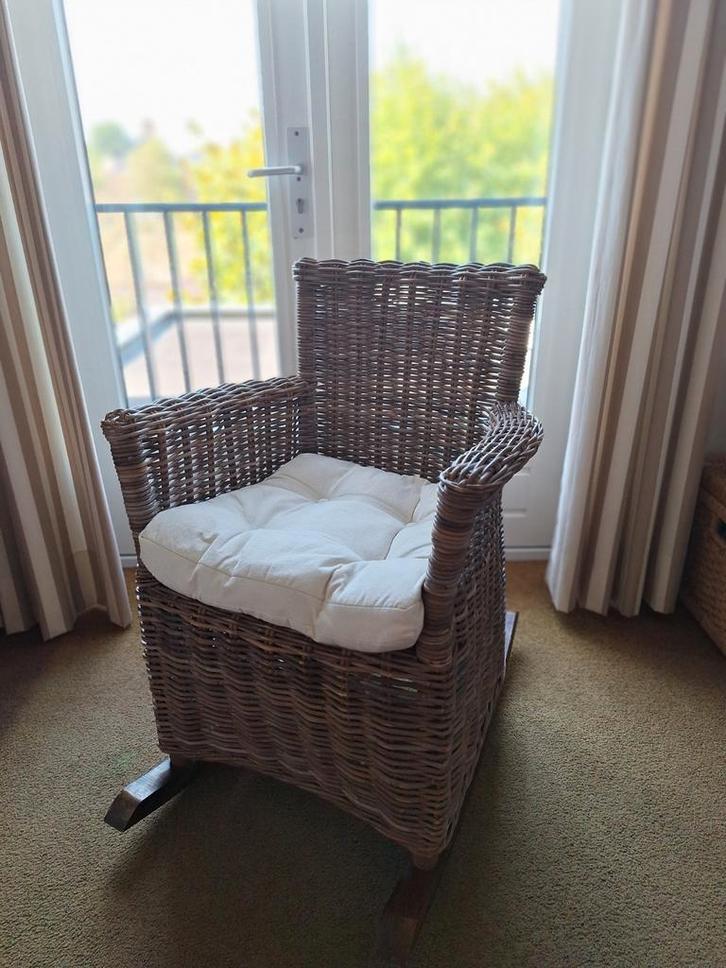 Rieten schommelstoel - in goede staat - Babypark, Kinderen en Baby's, Kinderkamer | Tafels en Stoelen, Zo goed als nieuw, Stoel(en)