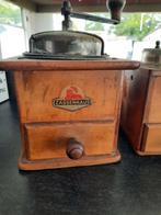 Koffiemolens,22 stuks waaronder 5 "zassenhaus"., Antiek en Kunst, Ophalen of Verzenden