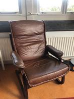 Vintage houten en leren fauteuil, Huis en Inrichting, Ophalen, Gebruikt, 125 tot 150 cm, Vintage