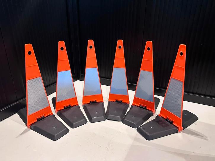 6 Opklapbare markeringsborden / pionnen (niet gebruikt), Doe-het-zelf en Verbouw, Overige Doe-het-zelf en Verbouw, Nieuw, Ophalen of Verzenden