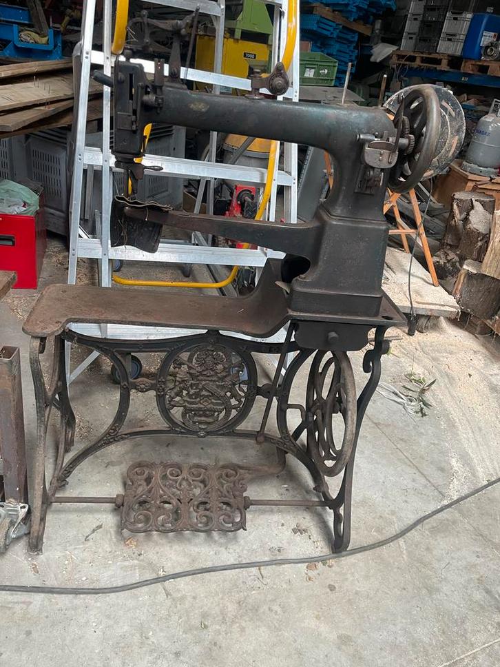 Antieke Industriële Naaimachine Dürkopp leder naaimachine, Antiek en Kunst, Antiek | Naaimachines, Ophalen