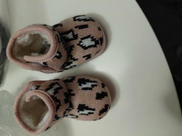 Baby slofjes 6 maanden beschikbaar voor biedingen