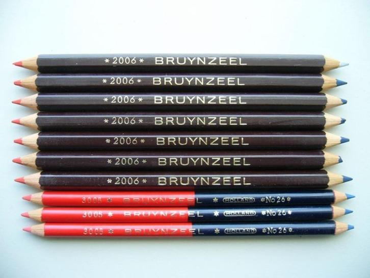 Bruynzeel blauw / rood potlood uit 1960 - 1970 nieuw, Hobby en Vrije tijd, Tekenen, Nieuw, Potlood of Stift, Ophalen of Verzenden