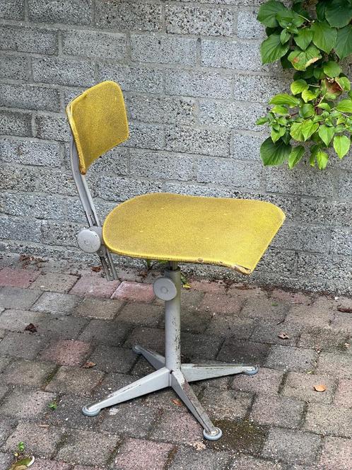 Tekenkruk Ahrend Friso Kramer, Huis en Inrichting, Krukjes, Gebruikt, Hout, In hoogte verstelbaar, Ophalen