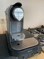 Nepresso krups koffiemachine met melkopschuimer (LEKT WATER), Koffiemachine, Ophalen, Niet werkend