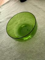 Groene glazen schaal, Gebruikt, Schaal, Rond, Ophalen of Verzenden