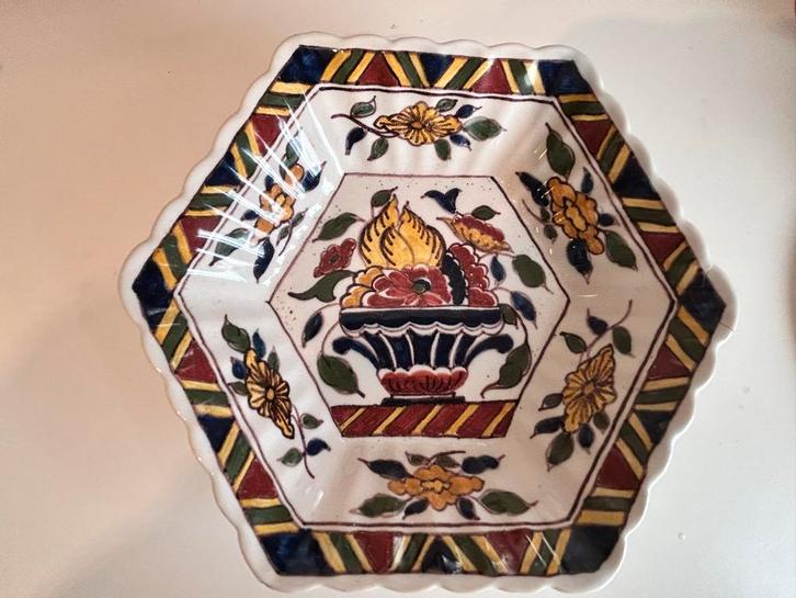 Oud Makum Wandbord met Bloemen, Antiek en Kunst, Antiek | Wandborden en Tegels, Ophalen of Verzenden