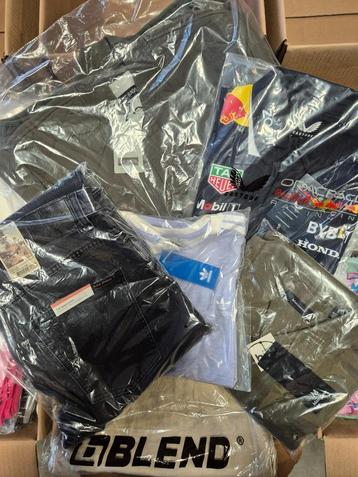 Partij Merkkleding & Schoenen van verschillende Top Merken! beschikbaar voor biedingen