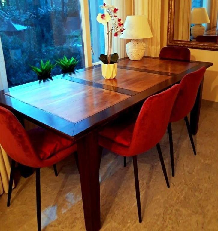 PRACHTIGE EIKEN EETHOEK MET 4 HANDGEMAAKTE MASSIEF EIKEN STO, Huis en Inrichting, Complete eetkamers, Zo goed als nieuw, 4 tot 6 stoelen