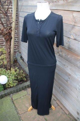 Jurk zwart Penn & Ink mt 38 Vaste prijs AANBIEDING, Kleding | Dames, Jurken, Zo goed als nieuw, Maat 38/40 (M), Zwart, Onder de knie