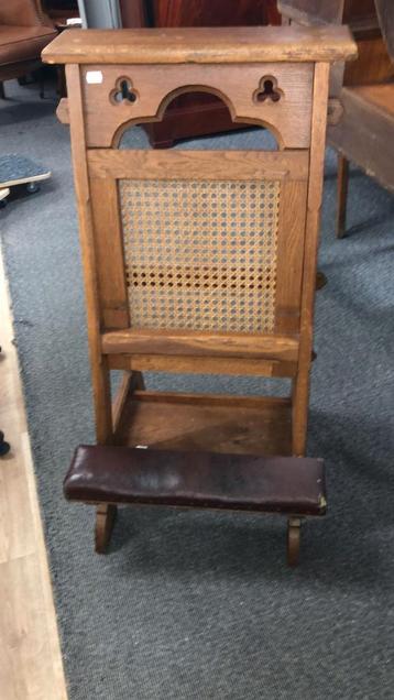Antieke gebedstoel beschikbaar voor biedingen
