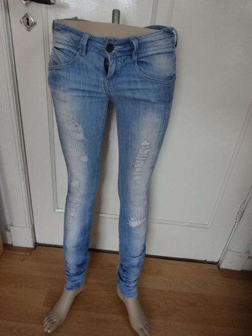 leuke skinny jeans maat 34, Kleding | Dames, Spijkerbroeken en Jeans, Gedragen, W27 (confectie 34) of kleiner, Blauw, Ophalen