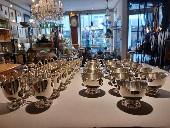 16 Douwe Egberts roomstelletjes verzilverd melk en suiker, Huis en Inrichting, Keuken | Servies, Zo goed als nieuw, Compleet servies