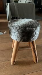 Houten nep bont krukje, Huis en Inrichting, Ophalen, Zo goed als nieuw, Hout