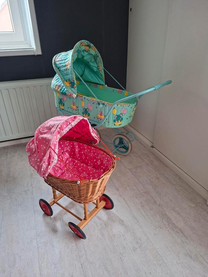 Poppenwiegje rotan + grote poppenwagen + beddengoed., Kinderen en Baby's, Speelgoed | Poppen, Gebruikt, Overige typen, Ophalen