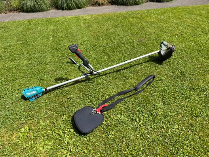 Makita Accu Bosmaaier 18V + Draagtuig - Als Nieuw - DUR190U, Tuin en Terras, Bosmaaiers, Zo goed als nieuw, Accu, Ophalen