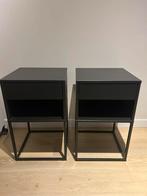 2x  VIKHAMMER Nachtkastje, Huis en Inrichting, Slaapkamer | Nachtkastjes, Ophalen of Verzenden, Zo goed als nieuw, Minder dan 45 cm