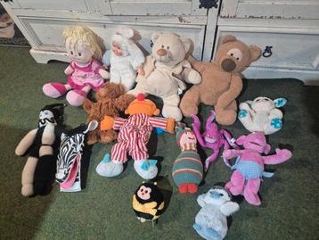 doos vol knuffels gratis op te halen  beschikbaar voor biedingen
