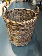 Grote rechte mand riet, Huis en Inrichting, Woonaccessoires | Schalen en Manden, Mand, Rond, Ophalen of Verzenden, Zo goed als nieuw