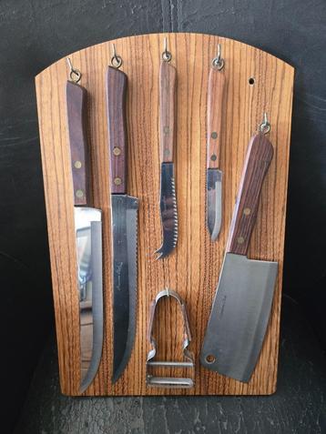 Messenset op houten plank 39x25 cm beschikbaar voor biedingen