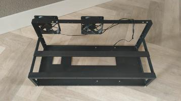 mining rig met twee fans, 6 gpus beschikbaar voor biedingen